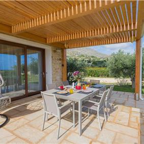 4 bedroom villa with infinity pool, Alcamo, sleeps 6-8